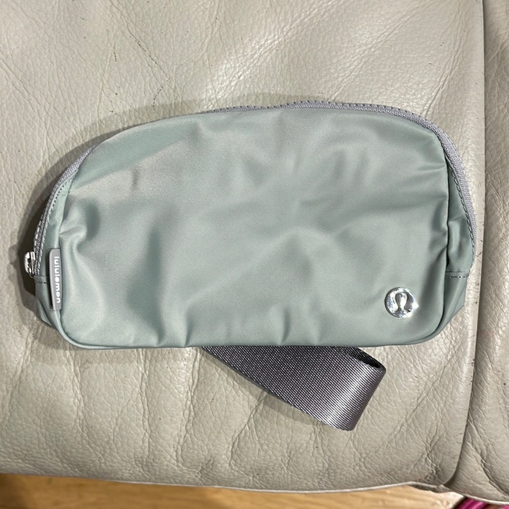 BNWT Lululemon everywhere belt bag! NEVER USED